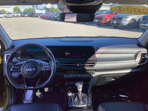 Certified 2024 Kia Seltos SX w/ SX Sunroof Package AWD/4WD image 19