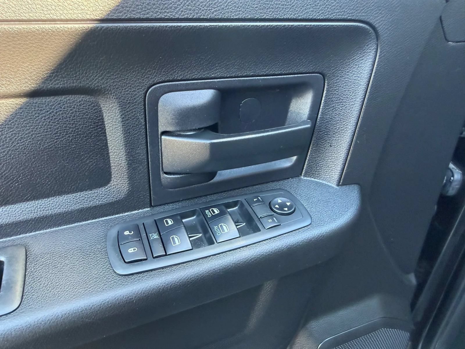 Used 2018 RAM 3500 Tradesman w/ Chrome Appearance Group AWD/4WD image 13