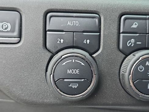 Used 2025 Chevrolet Silverado 1500 LTZ AWD/4WD image 26