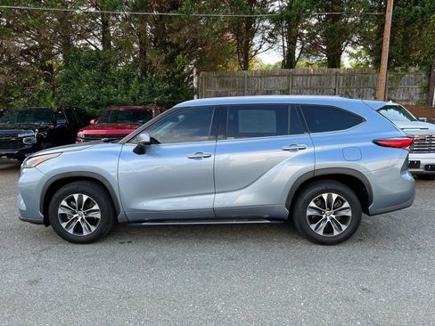 Used 2022 Toyota Highlander XLE FWD image 7