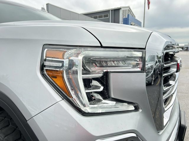 Used 2021 GMC Sierra 1500 SLT AWD/4WD image 17