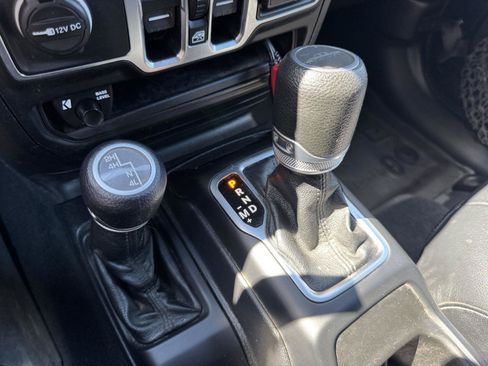 Used 2021 Jeep Gladiator Sport AWD/4WD image 19