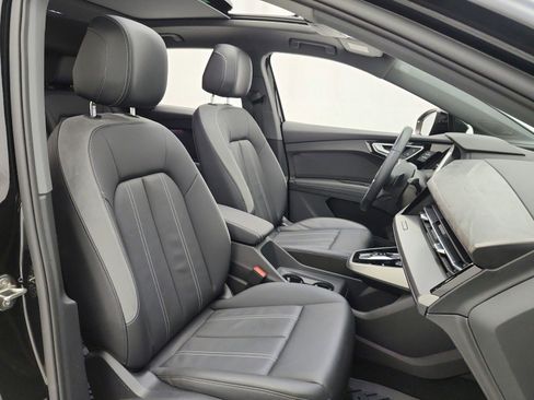 Used 2023 Audi Q4 e-tron Premium Plus w/ Premium Plus image 18