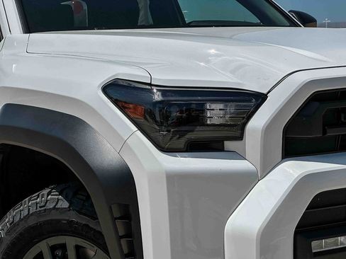 New 2026 Toyota 4Runner SR5 AWD/4WD image 3