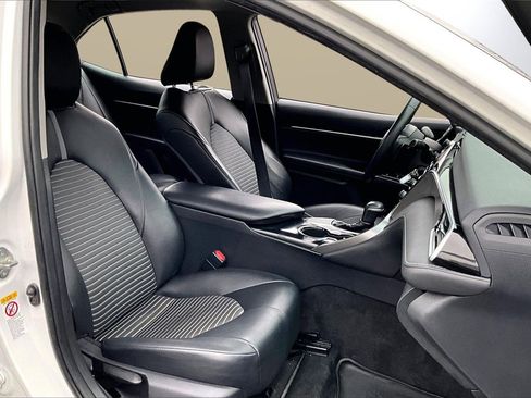 Used 2018 Toyota Camry SE image 21
