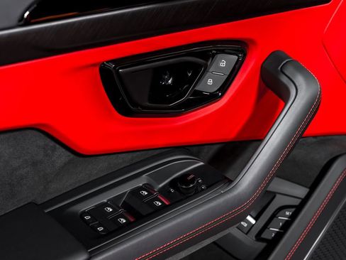 Used 2025 Lamborghini Urus SE AWD/4WD image 10