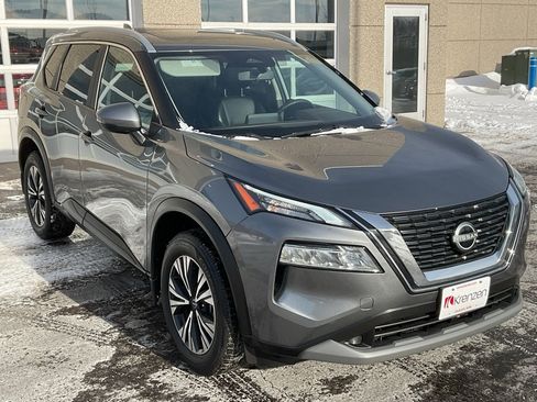 Used 2022 Nissan Rogue SV w/ SV Premium Package image 3