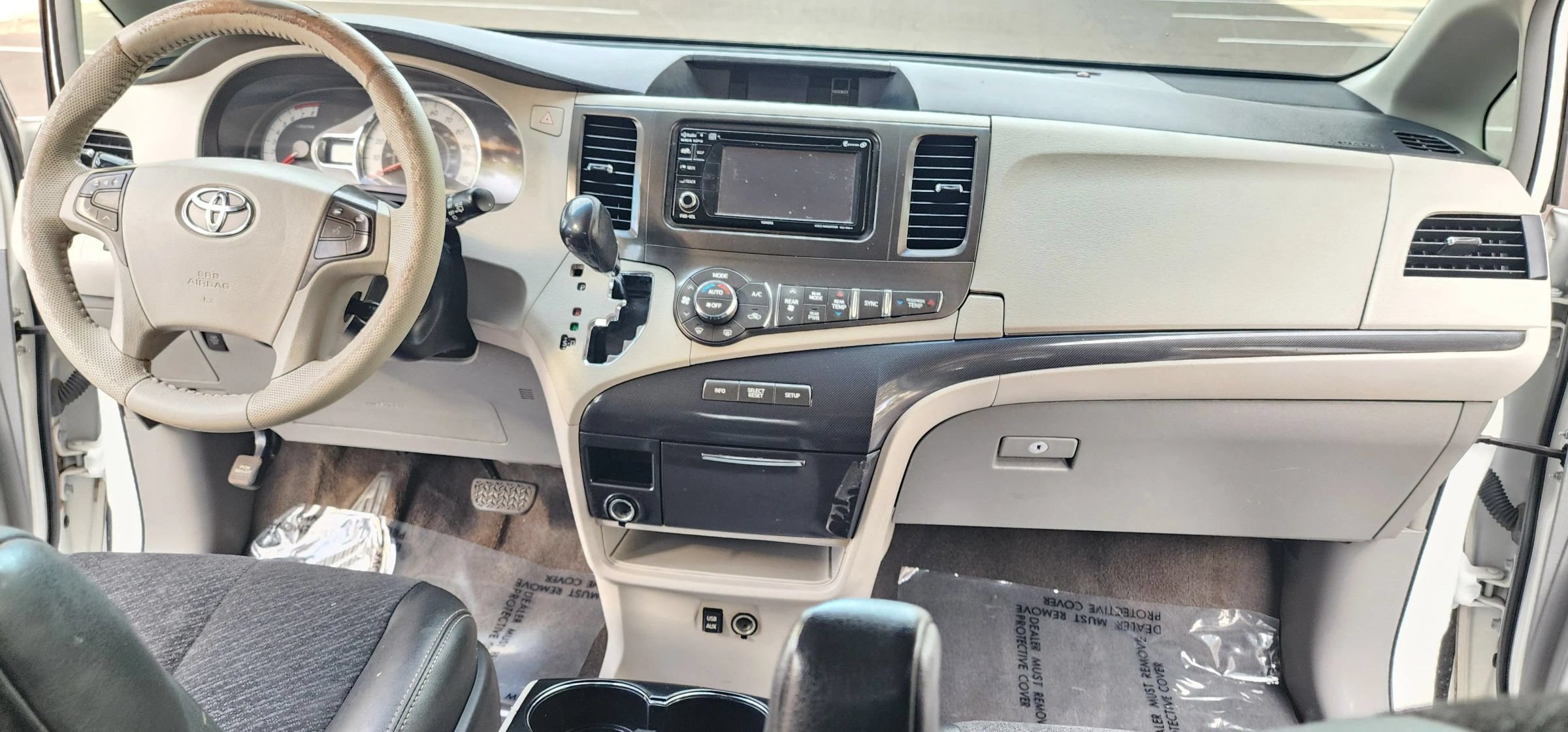 Used 2014 Toyota Sienna SE FWD image 8