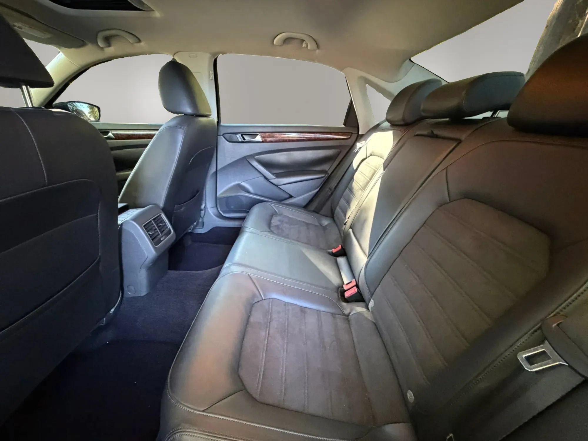 Used 2013 Volkswagen Passat TDI SEL Premium FWD image 15