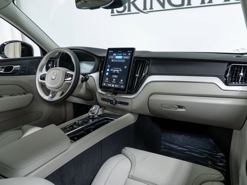 New 2026 Volvo XC60 B5 Ultra w/ Climate Package image 14