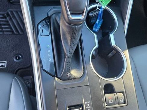 Used 2021 Toyota Highlander XLE image 17