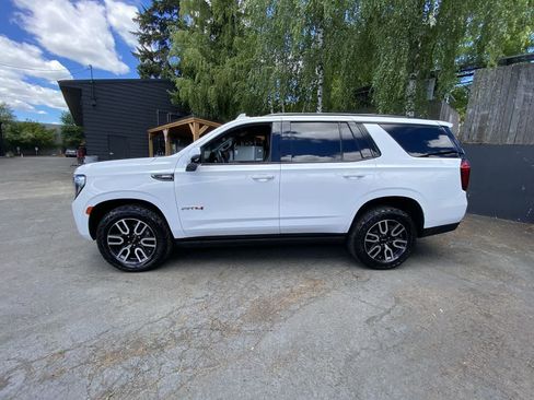 Used 2023 GMC Yukon AT4 w/ AT4 Premium Package AWD/4WD image 3