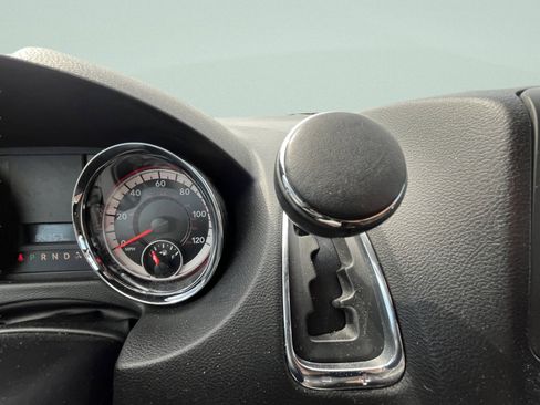 Used 2017 Dodge Grand Caravan SE FWD image 22
