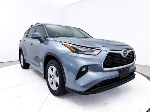 Used 2023 Toyota Highlander LE image 12