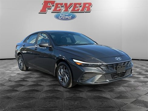 Used 2024 Hyundai Elantra SEL image 7