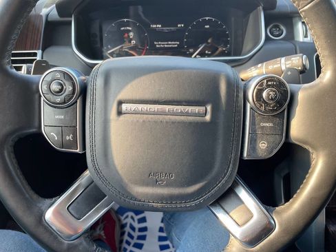 Used 2015 Land Rover Range Rover HSE image 17
