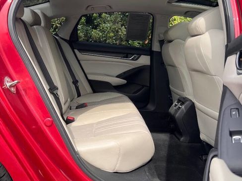 Used 2018 Honda Accord Touring image 19