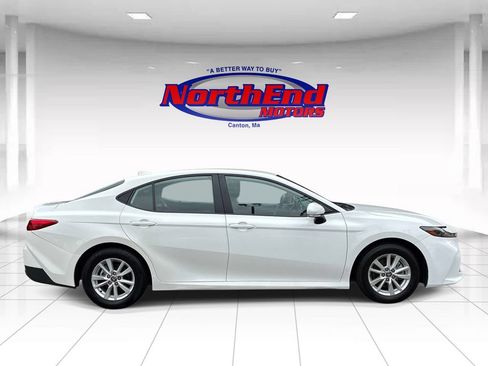 Used 2025 Toyota Camry LE FWD image 8