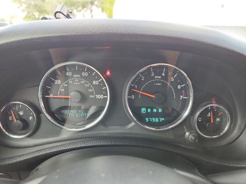 Used 2016 Jeep Wrangler Unlimited Rubicon w/ Connectivity Group AWD/4WD image 12