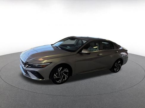 Used 2025 Hyundai Elantra Limited image 6