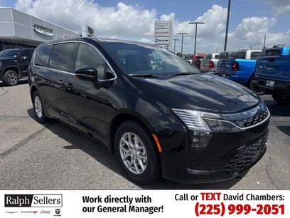 New 2027 Chrysler Pacifica Select
