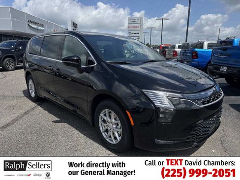 New 2027 Chrysler Pacifica Select FWD image 1