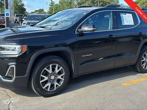 Certified 2023 GMC Acadia SLT w/ Technology Package FWD image 3