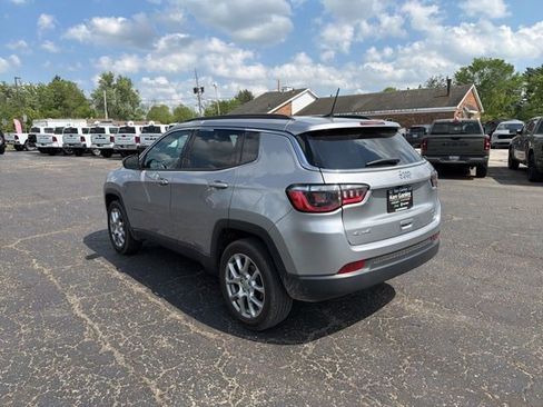 Used 2022 Jeep Compass Latitude AWD/4WD image 5