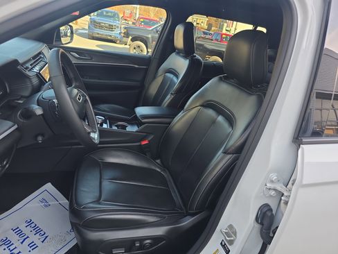 Used 2024 Jeep Grand Cherokee L Limited w/ Luxury Tech Group II image 2