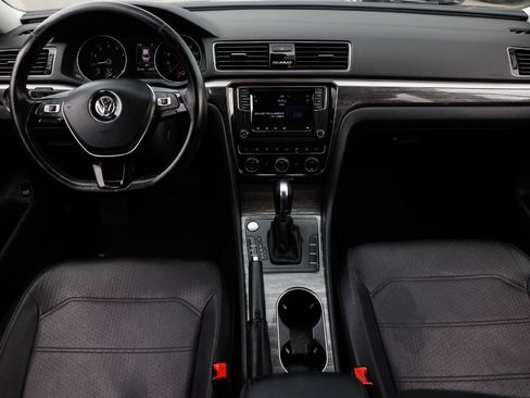 Used 2018 Volkswagen Passat 2.0T SE image 21