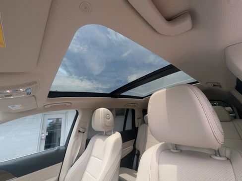 Used 2022 Mercedes-Benz GLS 450 4MATIC image 25