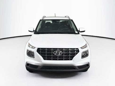 Used 2025 Hyundai Venue SEL FWD image 2