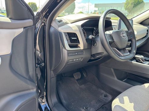 Used 2025 Nissan Rogue SV AWD/4WD image 31
