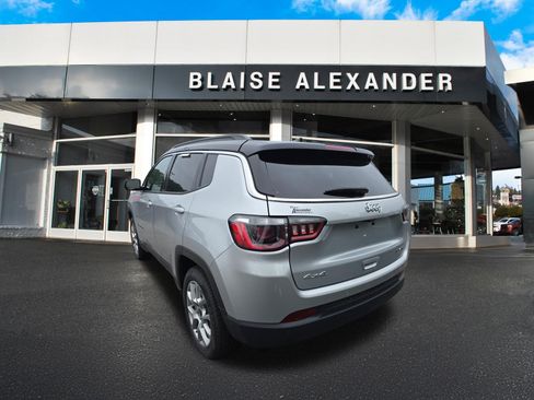 Used 2025 Jeep Compass Limited AWD/4WD image 6