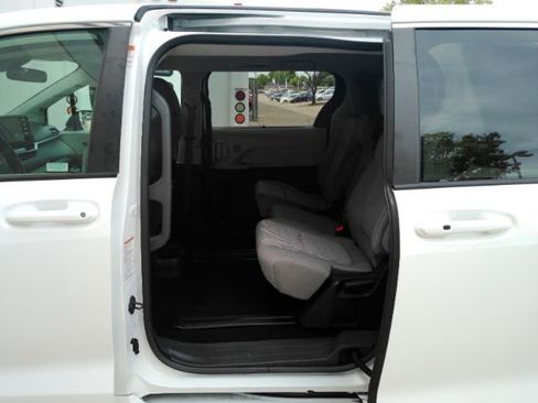 Used 2023 Toyota Sienna LE FWD image 19
