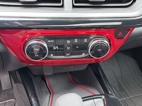 Used 2024 Chevrolet Trax RS w/ Sunroof Package FWD image 16