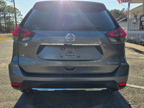 Used 2018 Nissan Rogue SV image 8