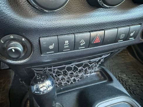 Used 2017 Jeep Wrangler Unlimited Sahara image 9