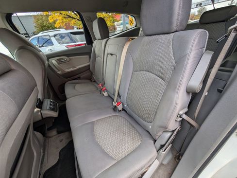 Used 2011 Chevrolet Traverse LT image 18