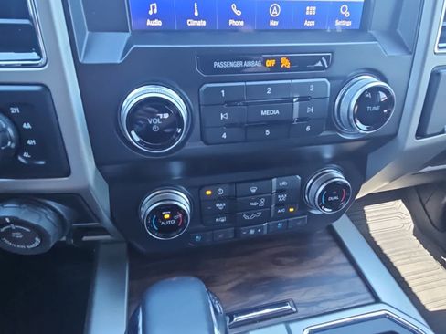 Used 2020 Ford F150 Lariat w/ Equipment Group 502A Luxury AWD/4WD image 17