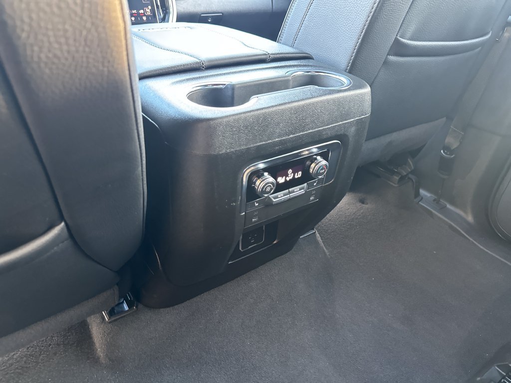 Used 2025 GMC Yukon XL Denali AWD/4WD image 27