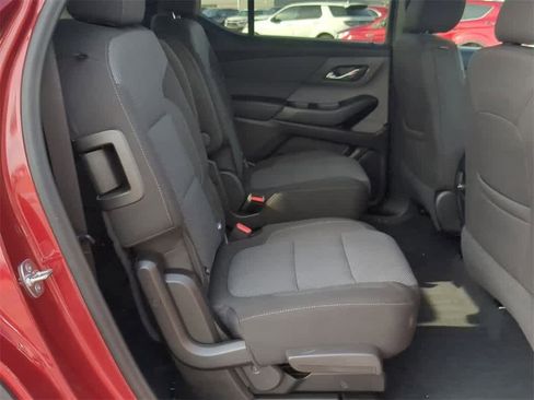 Used 2024 Chevrolet Traverse LT image 19