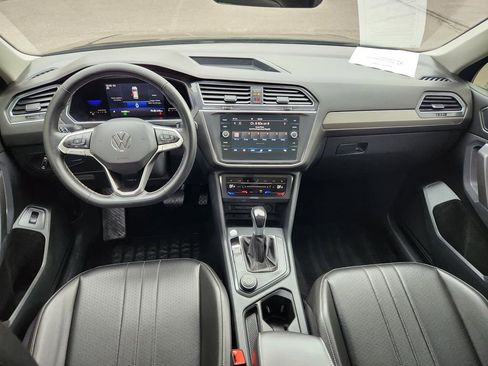 Certified 2022 Volkswagen Tiguan SE image 11
