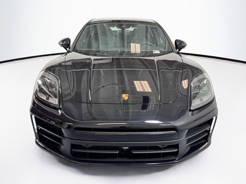 Used 2025 Porsche Panamera image 6