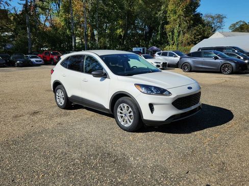 Used 2022 Ford Escape SE image 3