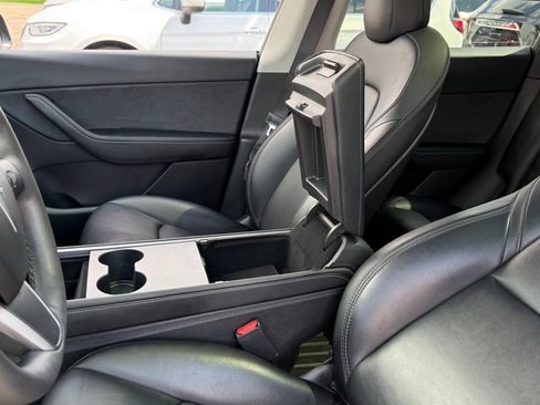 Used 2022 Tesla Model Y Long Range AWD/4WD image 22