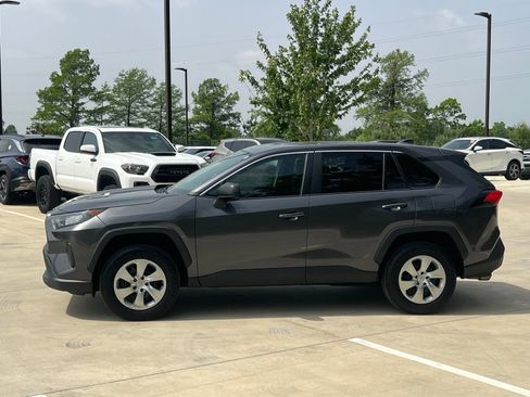 Used 2022 Toyota RAV4 LE FWD image 6