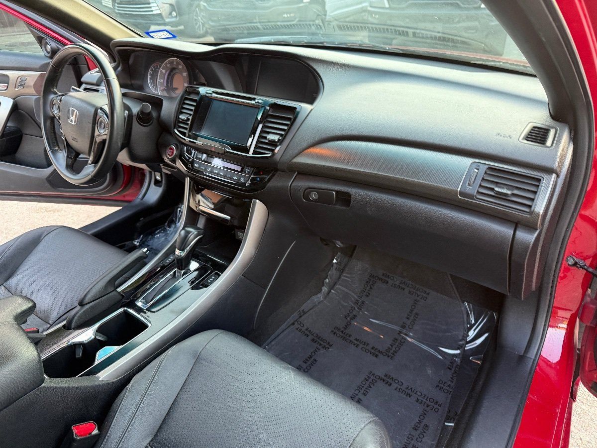 Used 2017 Honda Accord Touring image 14