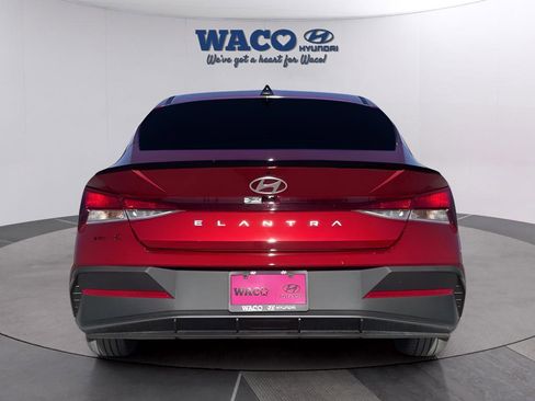 Used 2025 Hyundai Elantra Sport image 13