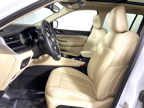 Used 2022 Jeep Grand Cherokee Limited image 18